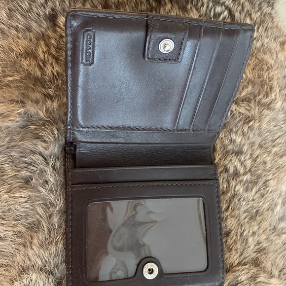 Coach women’s monogram small wallet (OG $ ~ 75) - Picture 4 of 4